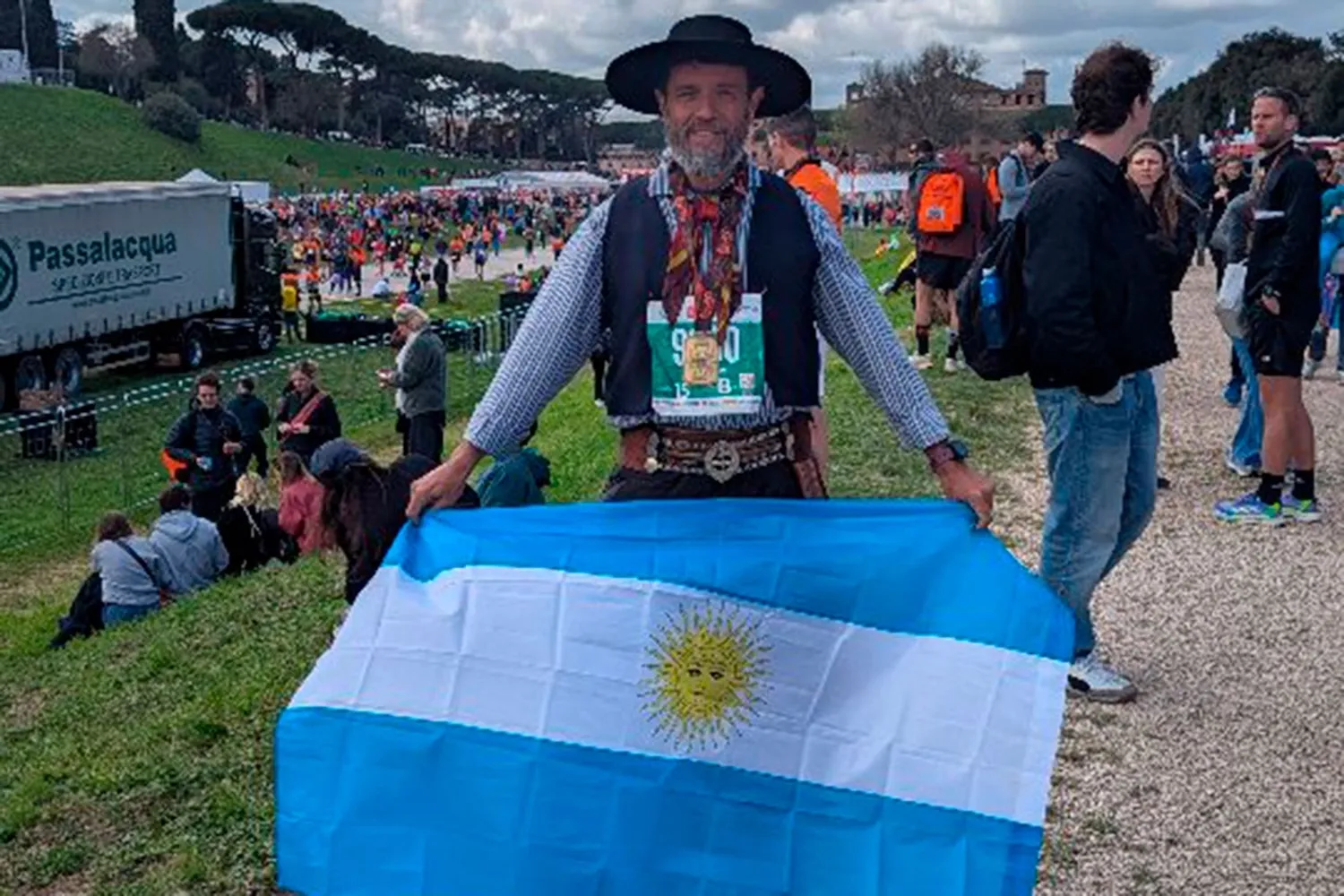 El paranaense que corrió la Maratón de Roma vestido de gaucho