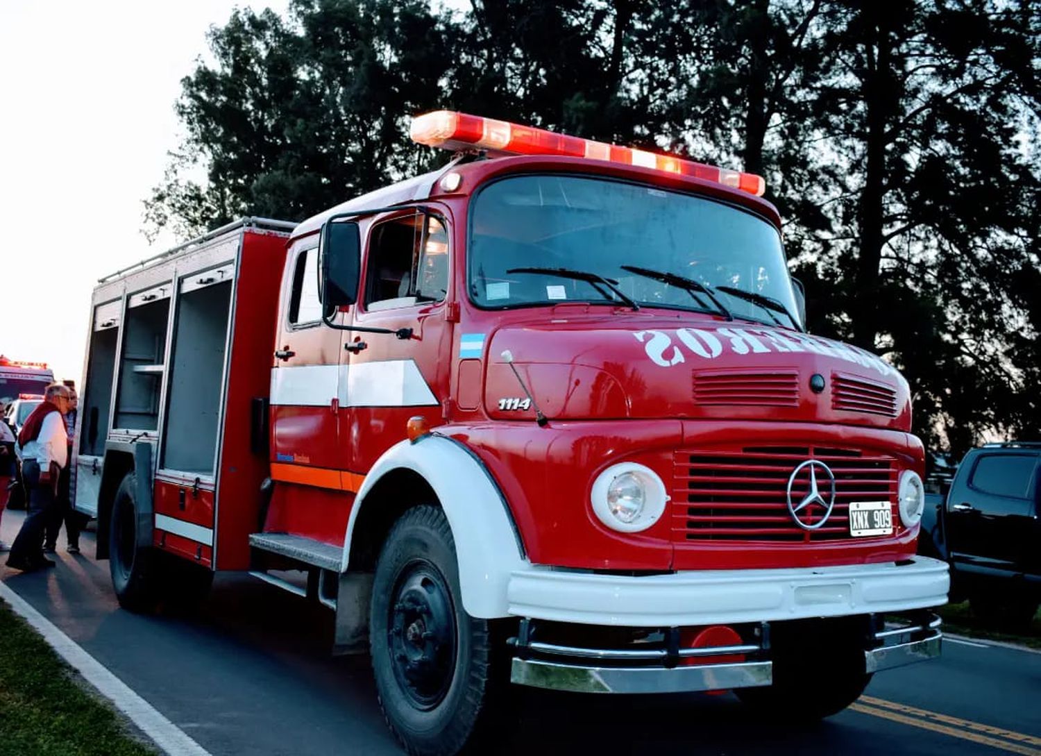 Se dio la bienvenida la primera autobomba, un camión Mercedes Benz, año 70.