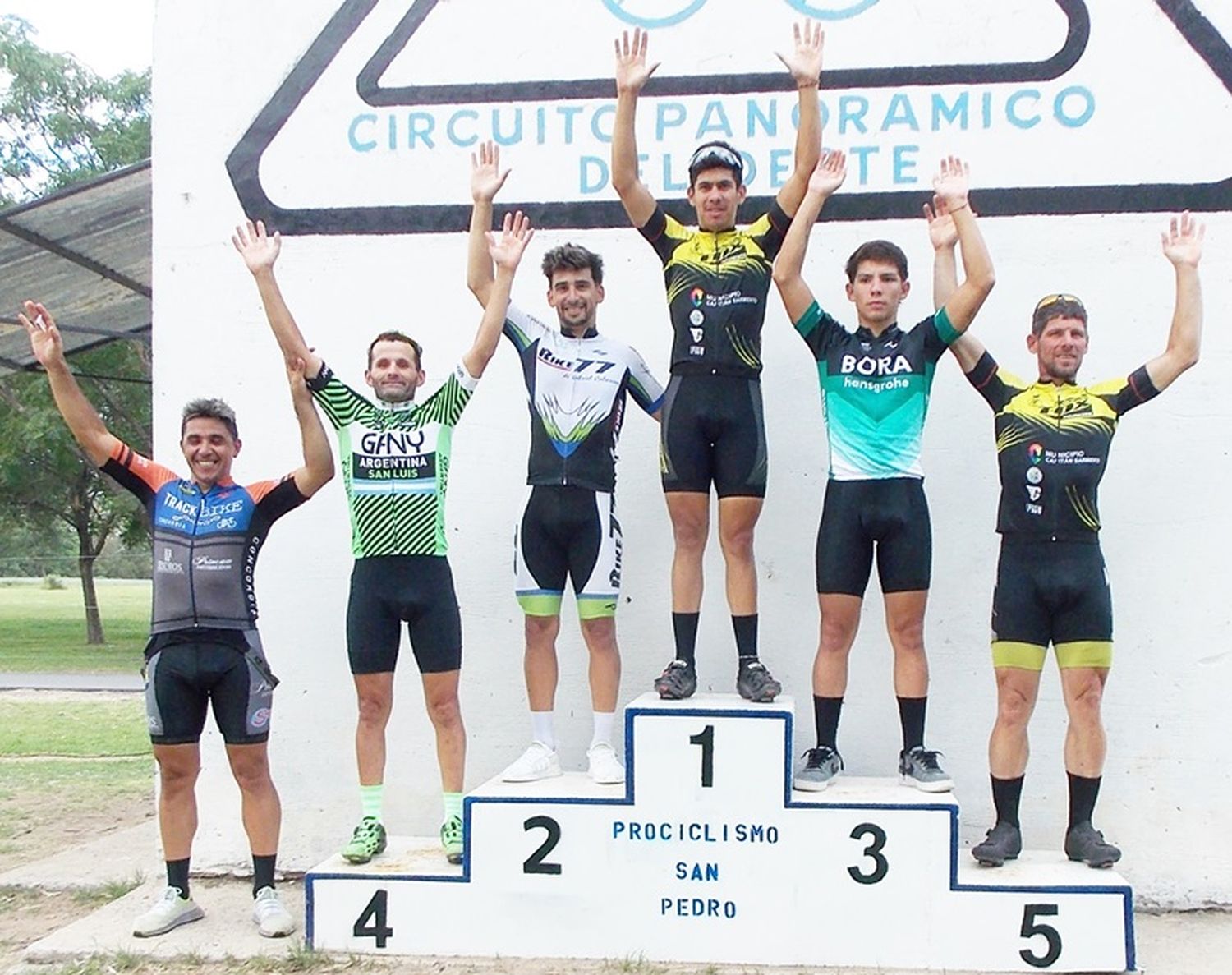 Agustín Basualdo y Mariano Manzo se volvieron a adueñar del podio casi todo sampedrino en el Panorámico del Oeste