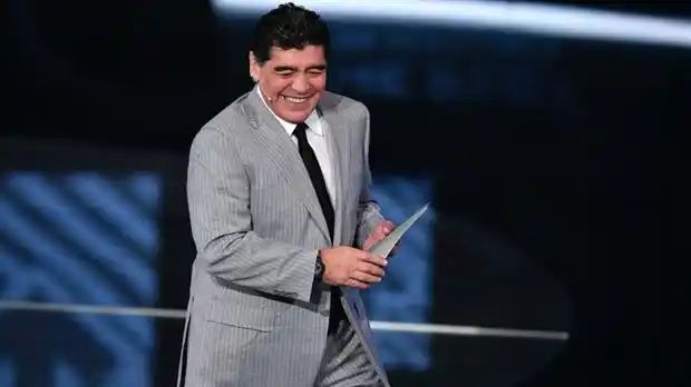 Diego Maradona pidió que el fútbol sea gratis y chicaneó a Macri
