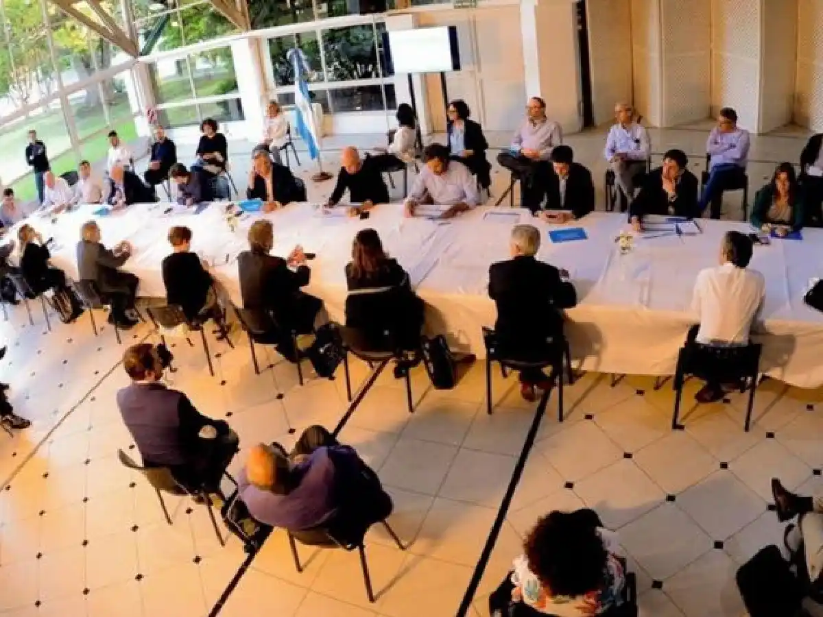 El Presidente analiza con los ministros futuras medidas por el coronavirus