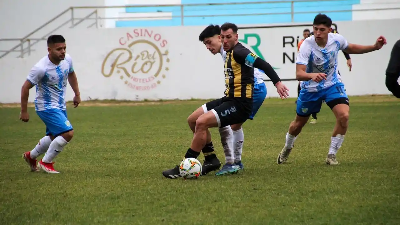 Igartúa, en acción en Sol de Mayo 0-Santamarina 0.