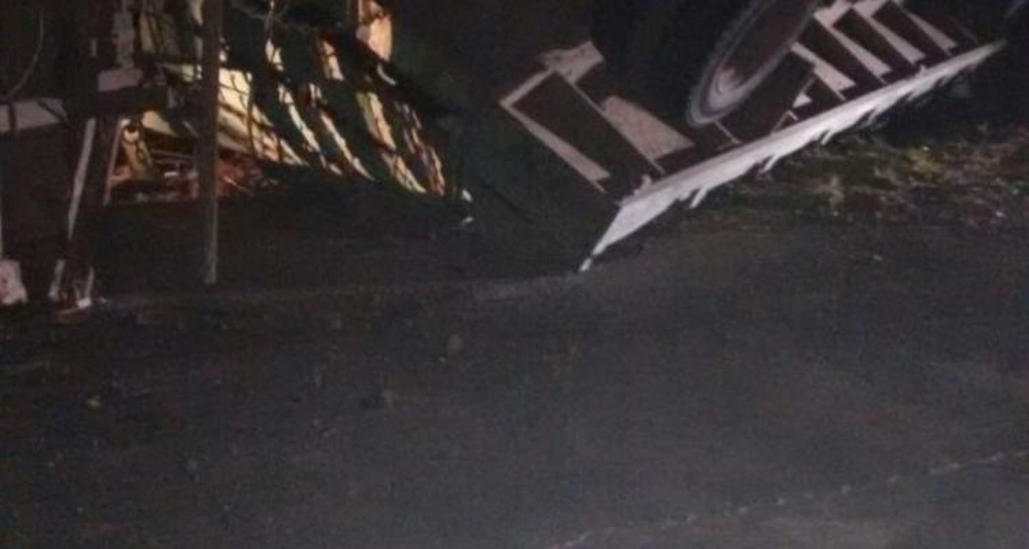 Ruta 191: Camión que transportaba vacas volcó a la altura de la curva de la muerte