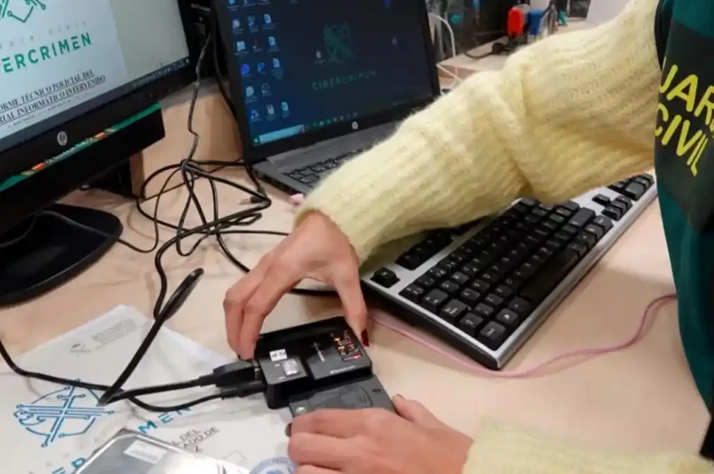 El hombre de 32 vivía en Madrid y abusaba de su hija desde hace meses. (Foto: Guardia Civil).