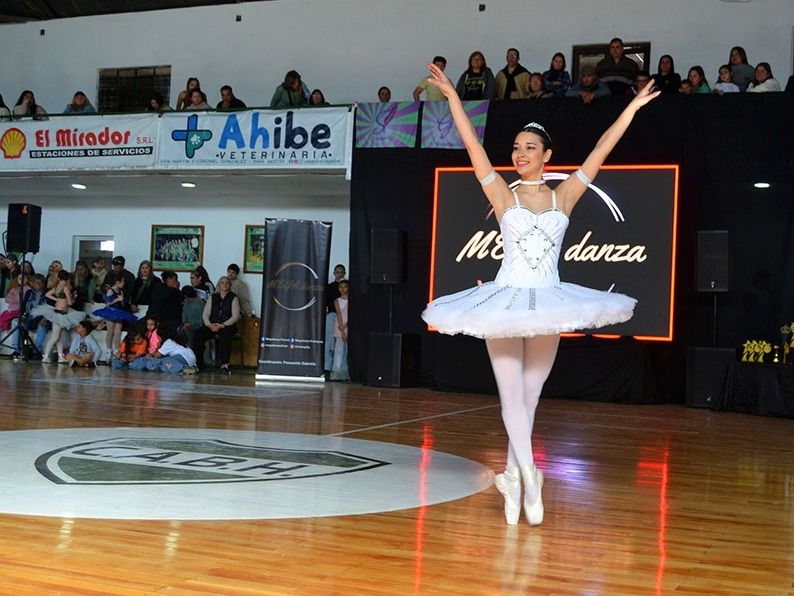 Megadanza celebró su décima edición en Gualeguay con récord de participación y alto nivel artístico