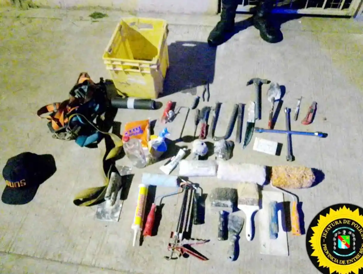 Detenido tras sustraer herramientas de una camioneta