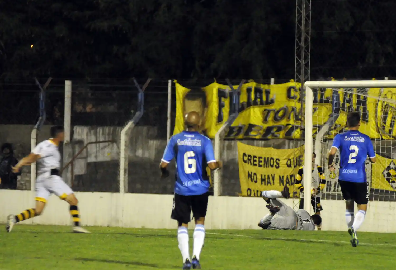 Santamarina sacó ventaja, supo defenderla y logró aire para su objetivo de permanencia