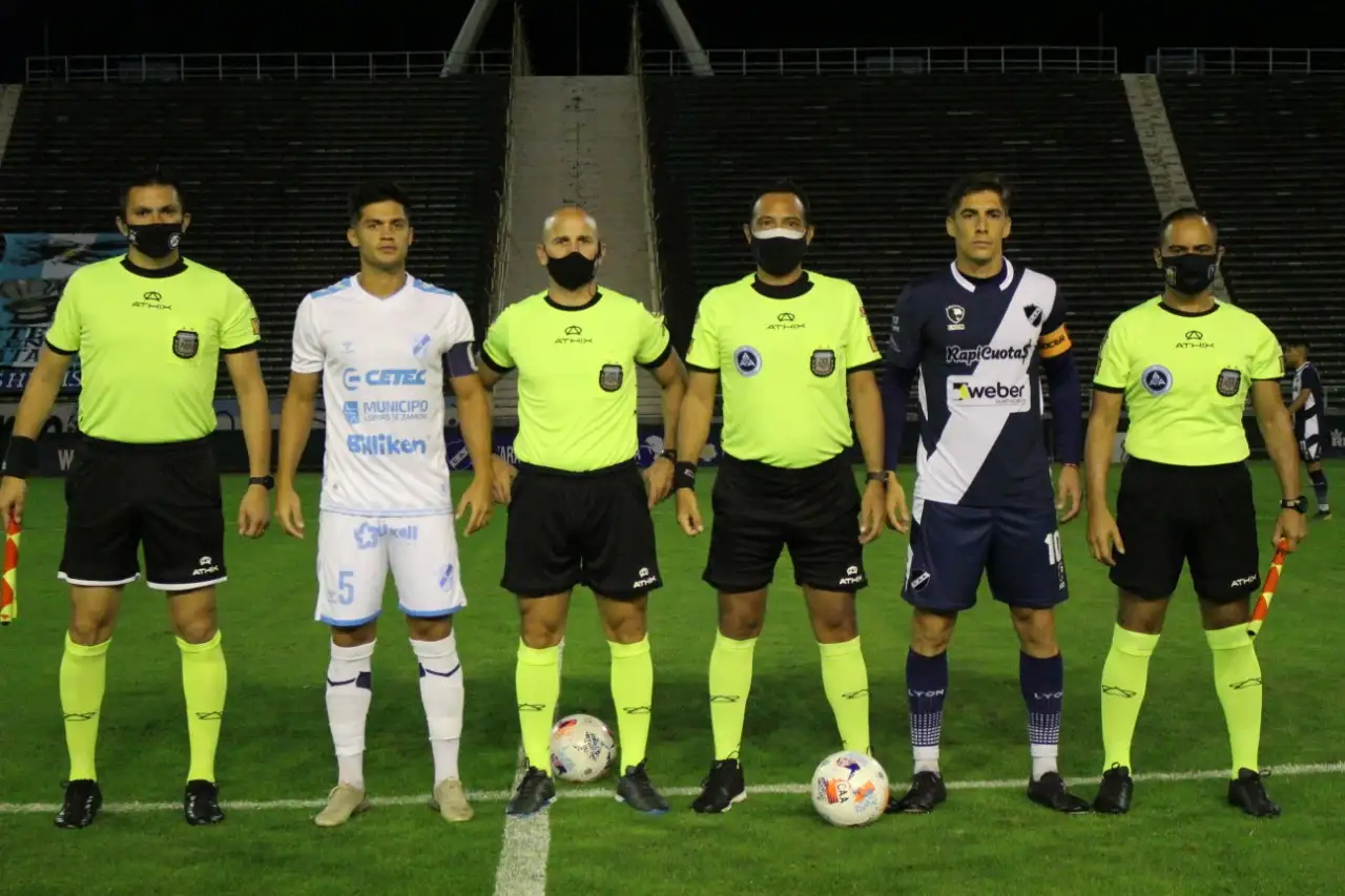 Alvarado volvió a la victoria en casa