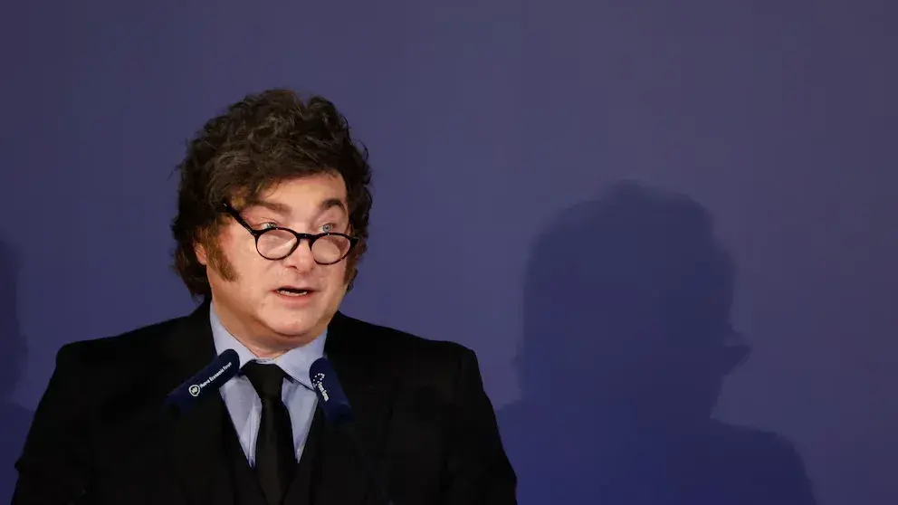 Milei llama “impresentable dictador” a Pedro Sánchez y desea que los españoles lo echen “a patadas” en las elecciones