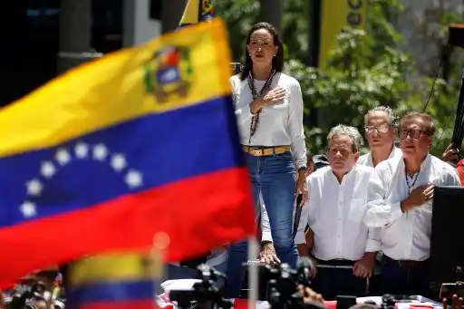 «AQUÍ EL QUE SE VA ES NICOLÁS MADURO»: María Corina le responde al oficialismo (Detalles)