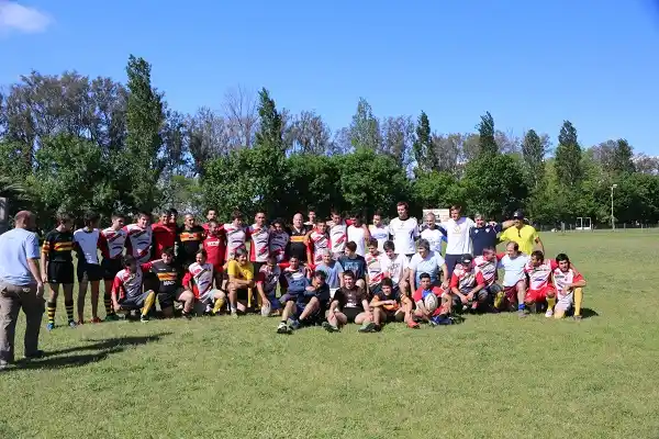 Los Espartanos le enseñaron rugby a los chicos del Hogar de Cristo Nazareth