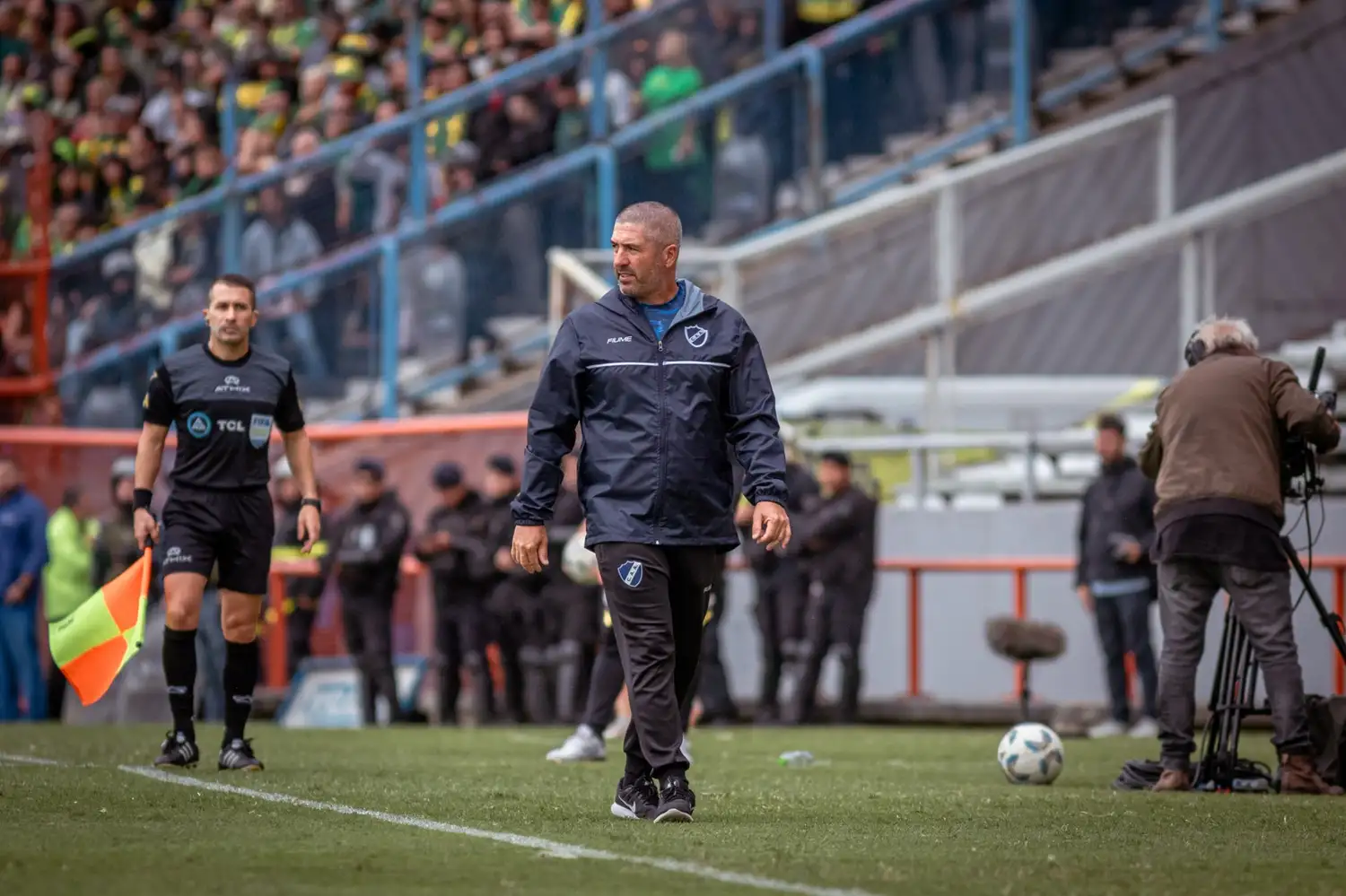 El entrenador de Alvarado, Mauricio Giganti deberá hacer reposo.