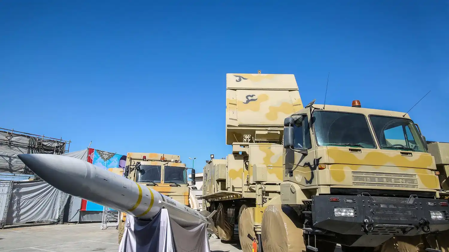 Rusia ¡DESARMADA! Guerra en Ucrania la deja sin arsenal y le compra a los asiáticos