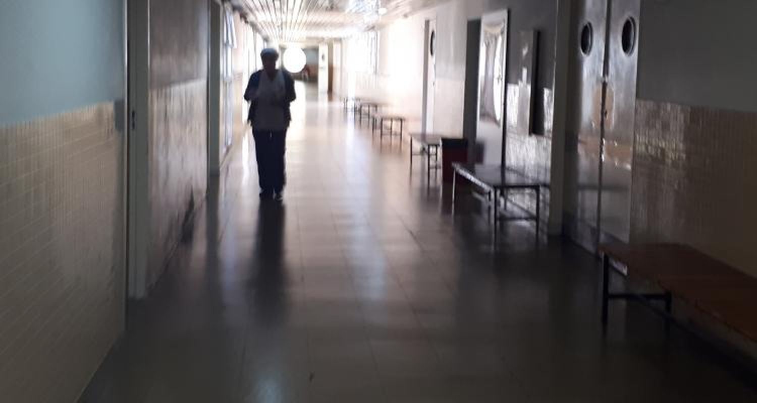 Adolescente apuñalado lucha por su vida: Su mamá asegura que “lo atacaron” y “puede haber más personas involucradas”