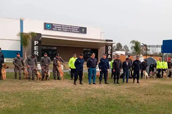 Entrenan a perros en la búsqueda de drogas: serán incorporados a los puestos camineros
