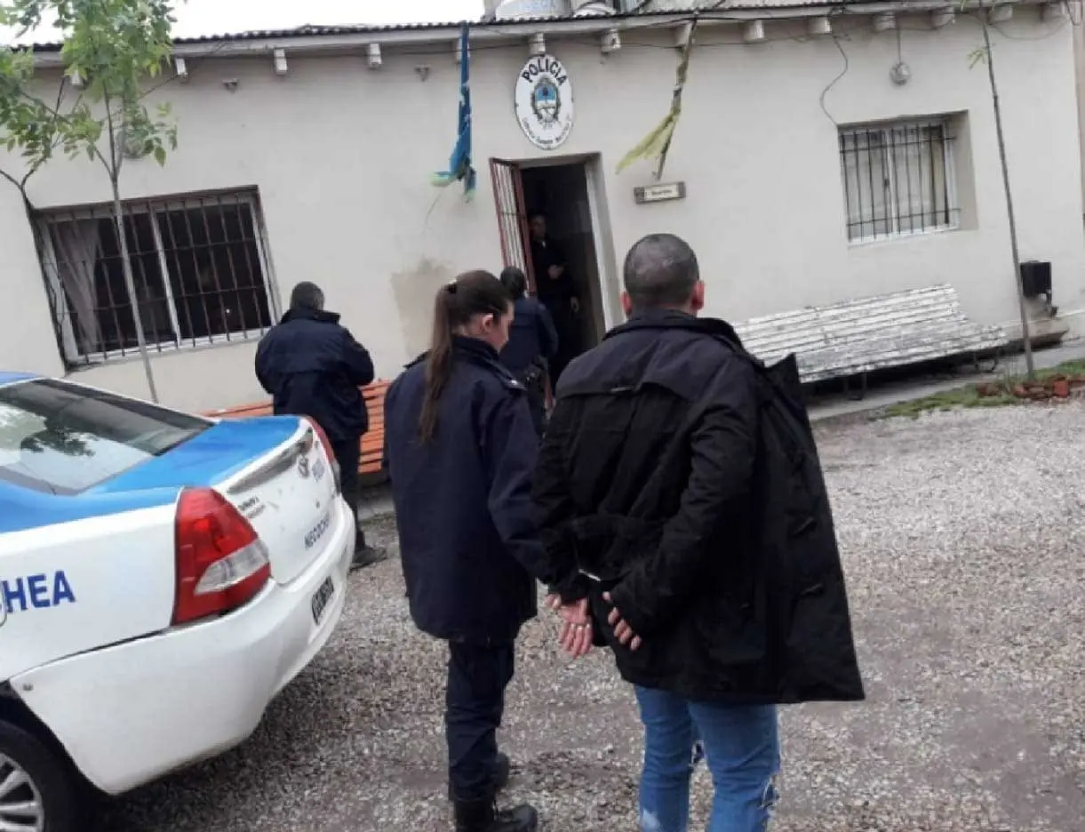 Secuestran diez celulares, una carabina y municiones