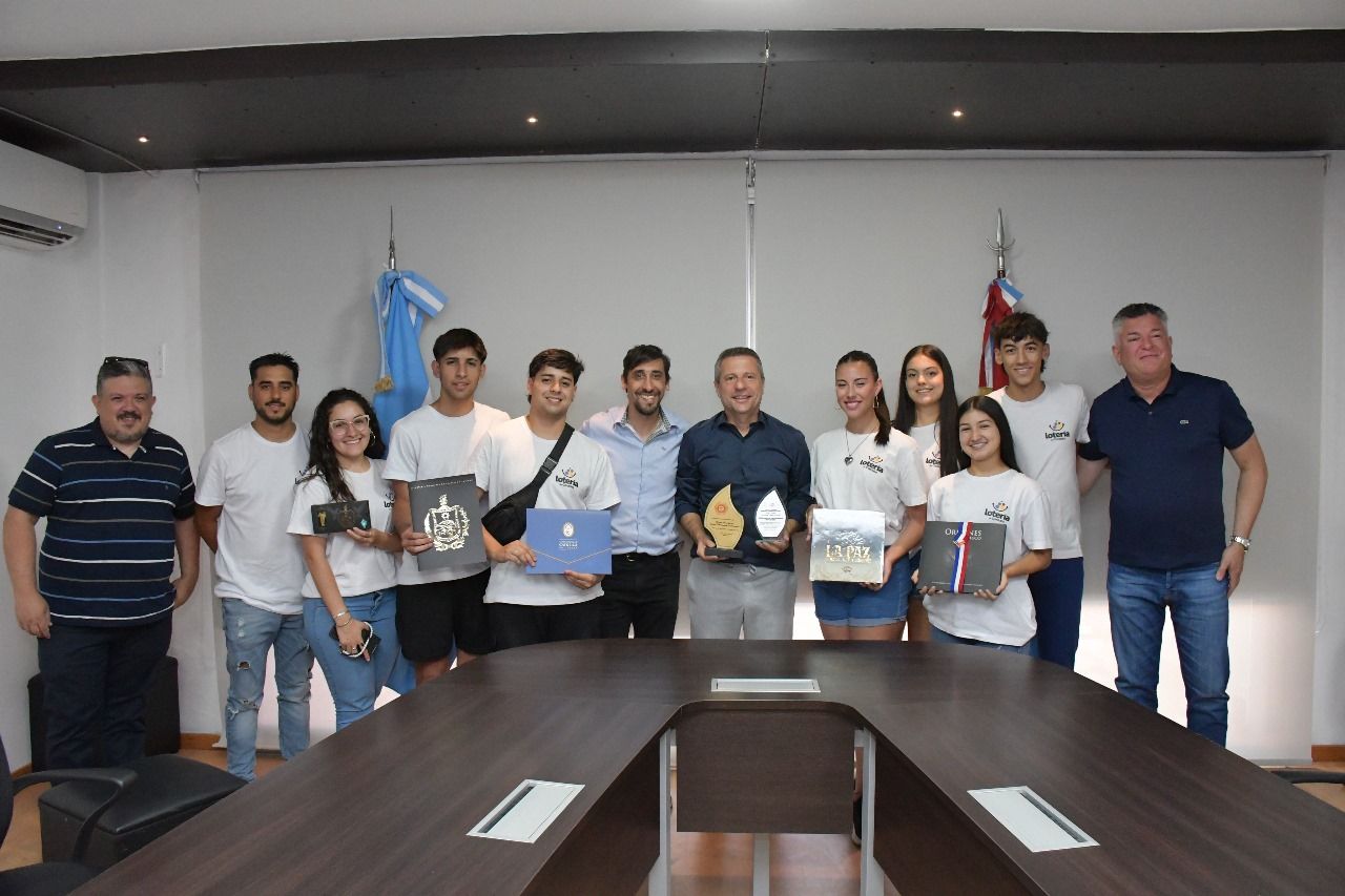 El elenco juvenil de la Escuela Municipal de Danzas Folklóricas representó al país en Bolivia