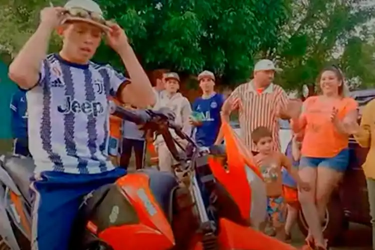 “El porte la rompe” presentó su nuevo video: “Perreo rosa”