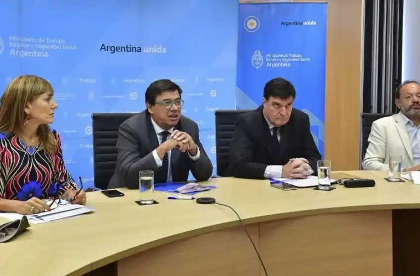 Comenzó la reunión del Consejo del Salario para fijar el nuevo valor del mínimo