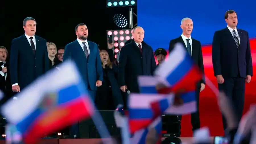 Putin, junto a las autoridades de los territorios anexados.