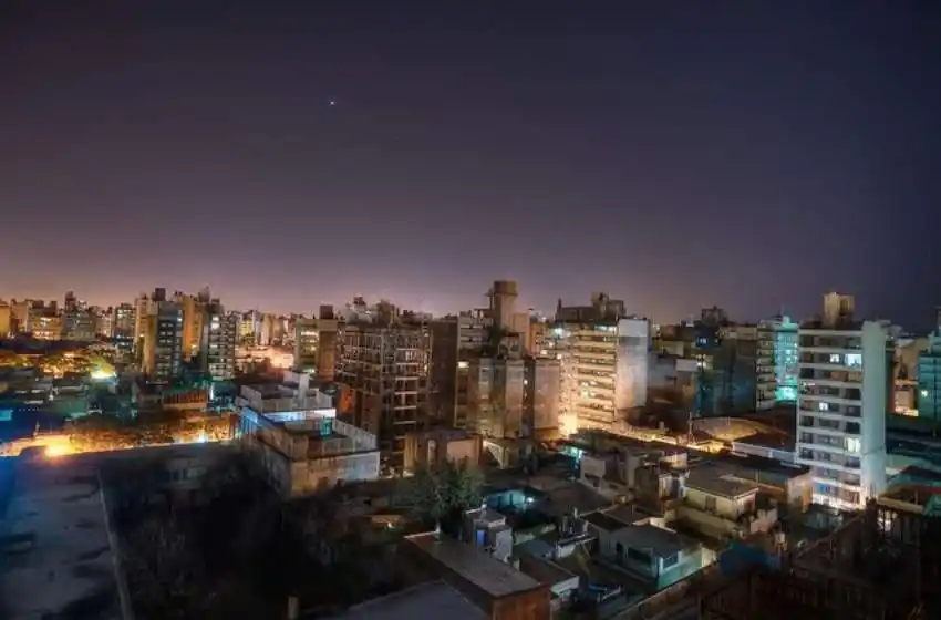 No, no estás loco, se escuchan ruidos en el cielo rosarino y explicaron el porqué