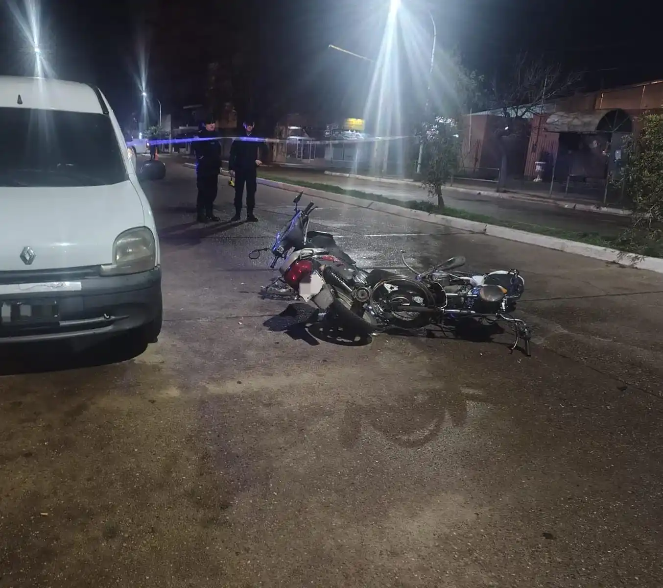 Choque frontal entre dos motocicletas: uno de los rodados circulaba en contramano