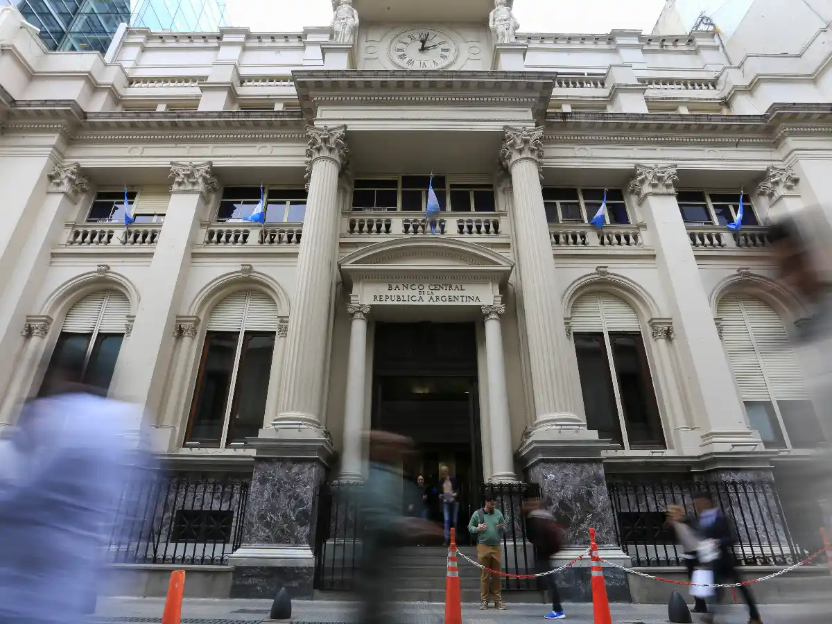 El dólar comenzó la semana con tendencia a la baja