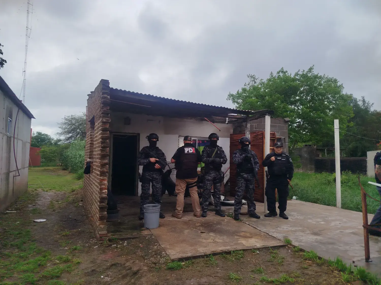 Amenazas a un hombre de 75 años en San Cristóbal: allanaron una vivienda y secuestraron una cuchilla de 35 centímetros