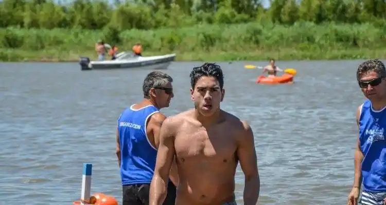 Ciaramella ganó el maratón acuático de Náutico