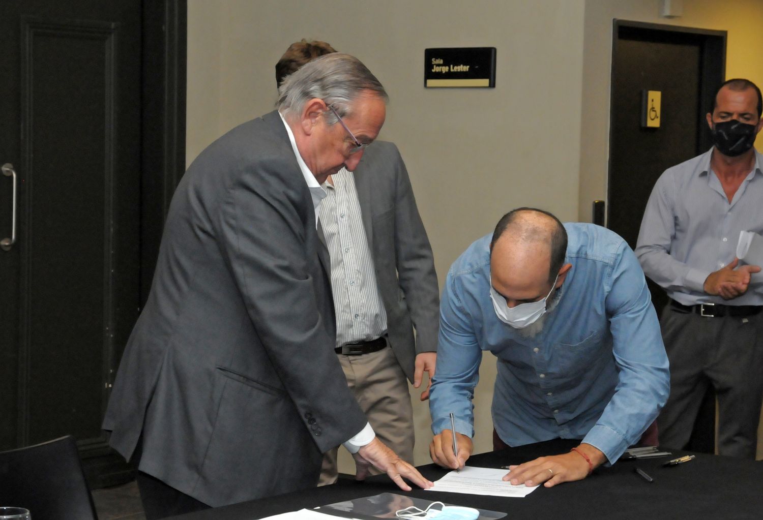 Accesos a Tandil, atractivos rurales y alojamientos informales, prioridades en la agenda de Turismo