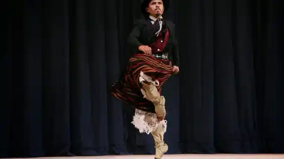 Liceo y EMAE se suman a la Semana del Libro con "Malambo: crónica de un campeón"