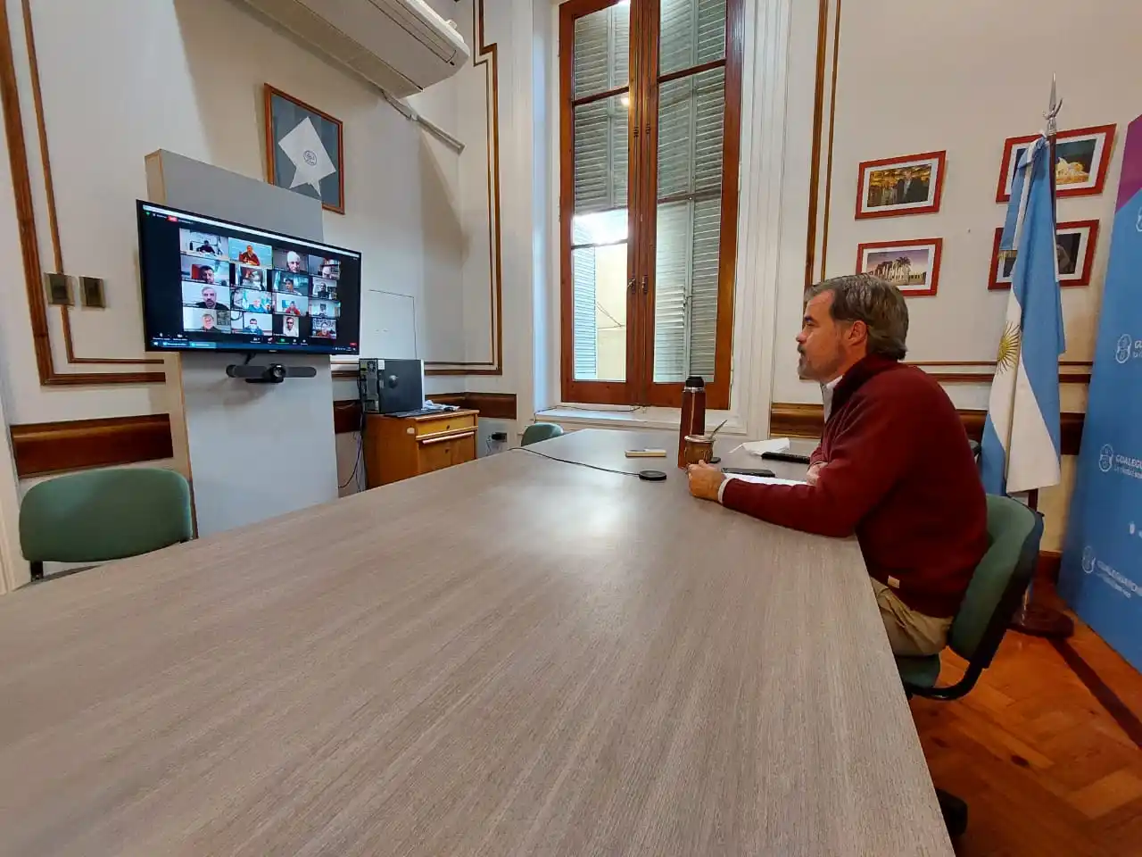 El intendente Piaggio participó de un conversatorio con Jorge Taiana