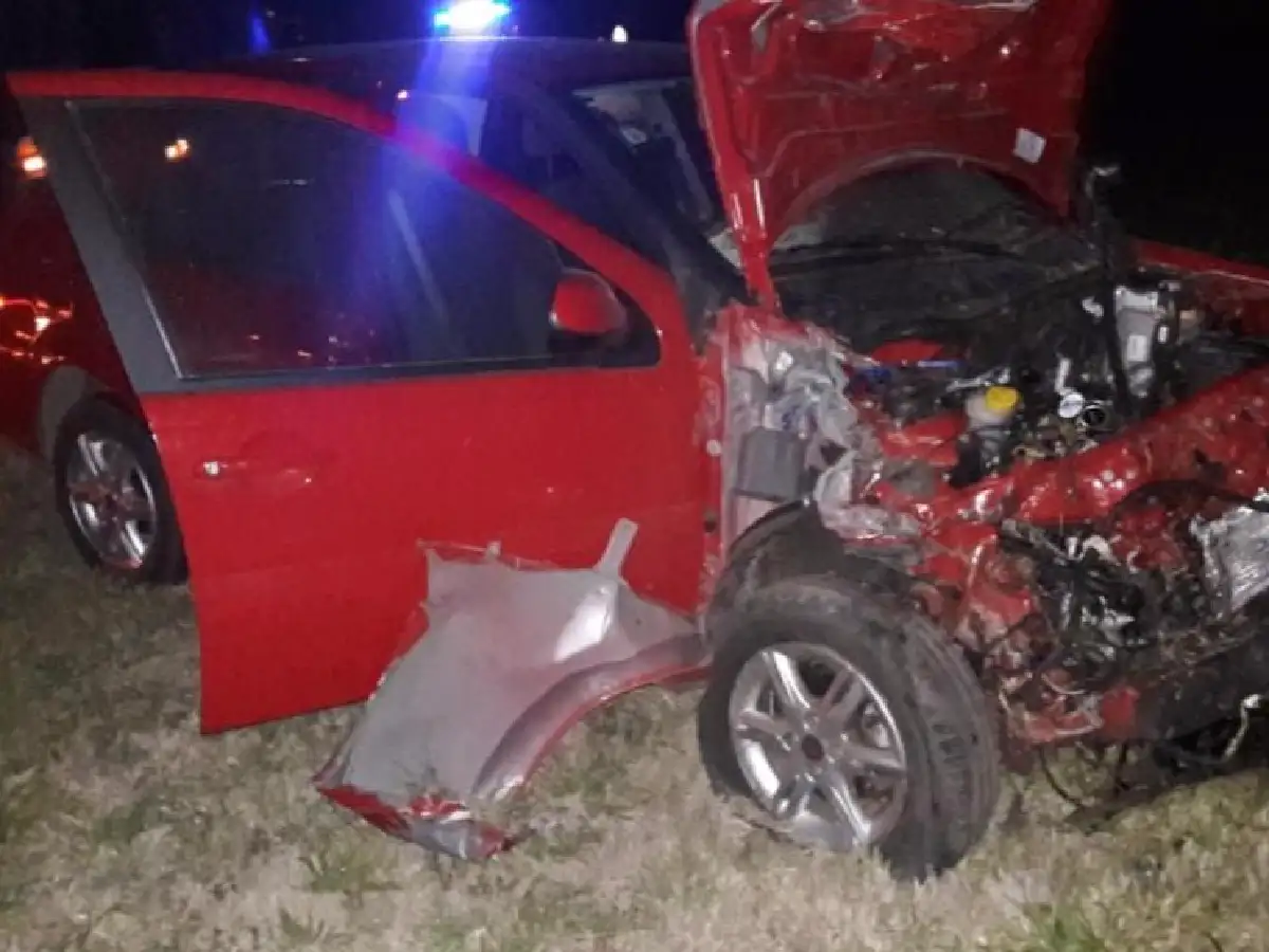 Se desprendieron las ruedas del camión e impactaron en un auto
