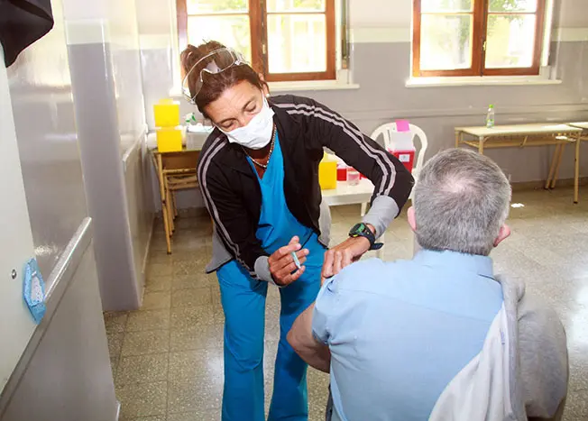 Vacunación. Reabren el hospital modular