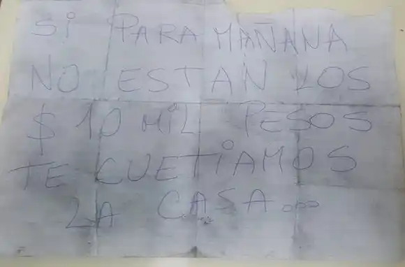 Balearon una vivienda y dejaron una nota amenazante: “Si para mañana no están los 10 mil pesos, te cuetiamos la casa”