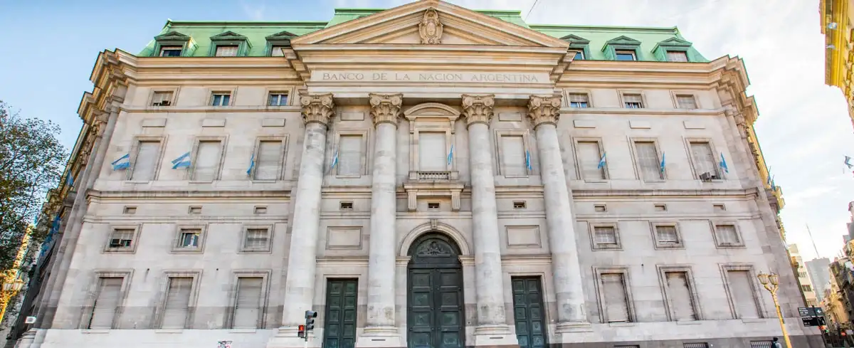 Banco Nación bajó la tasa para refinanciar deudas de tarjetas