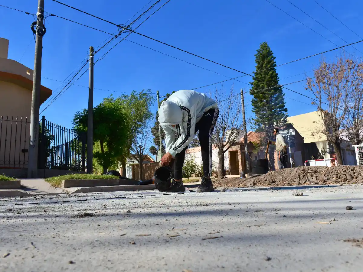 Con más cuadras concluidas, avanza la pavimentación en dos barrios 