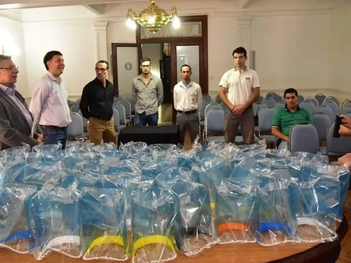 Escuelas técnicas de Córdoba entregaron más de 11 mil máscaras de protección