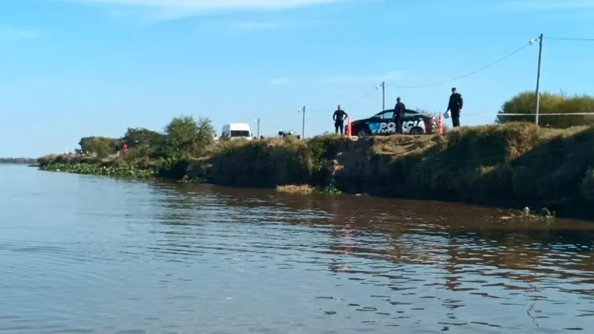 Hallan un cuerpo flotando en el río Coronda y analizan si corresponde a un hombre desaparecido
