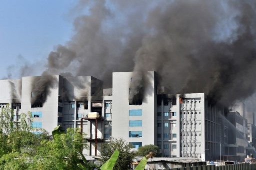 DEVASTADOR incendio en una de las sedes del mayor fabricante de vacunas en el mundo deja al menos cinco muertos