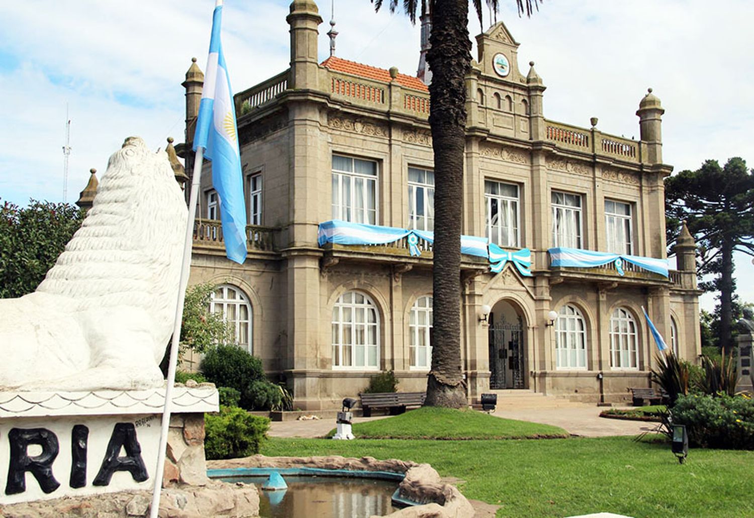El edificio de la Municipalidad de Lobería cumplió 118 años