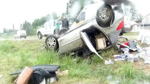 Dos heridos en un despiste y vuelco en la Autovía 14