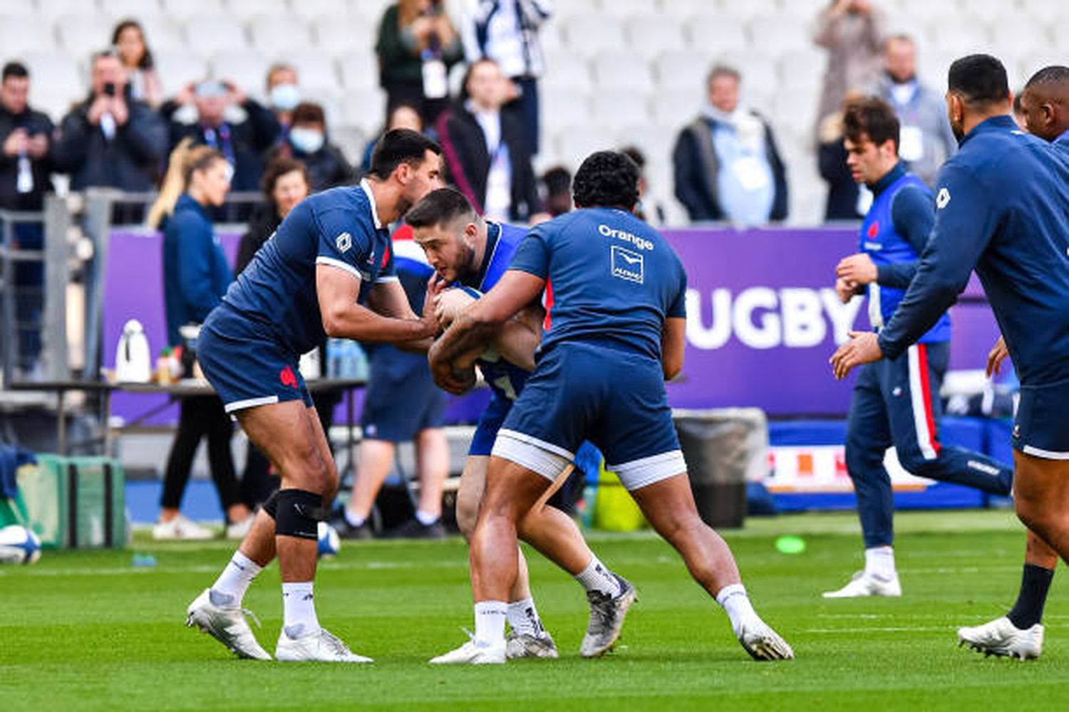 Francia busca consagrarse en casa frente a Inglaterra