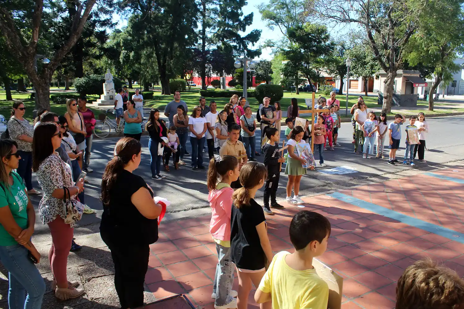 Se realizó Vía Crucis de niños en las tres parroquias