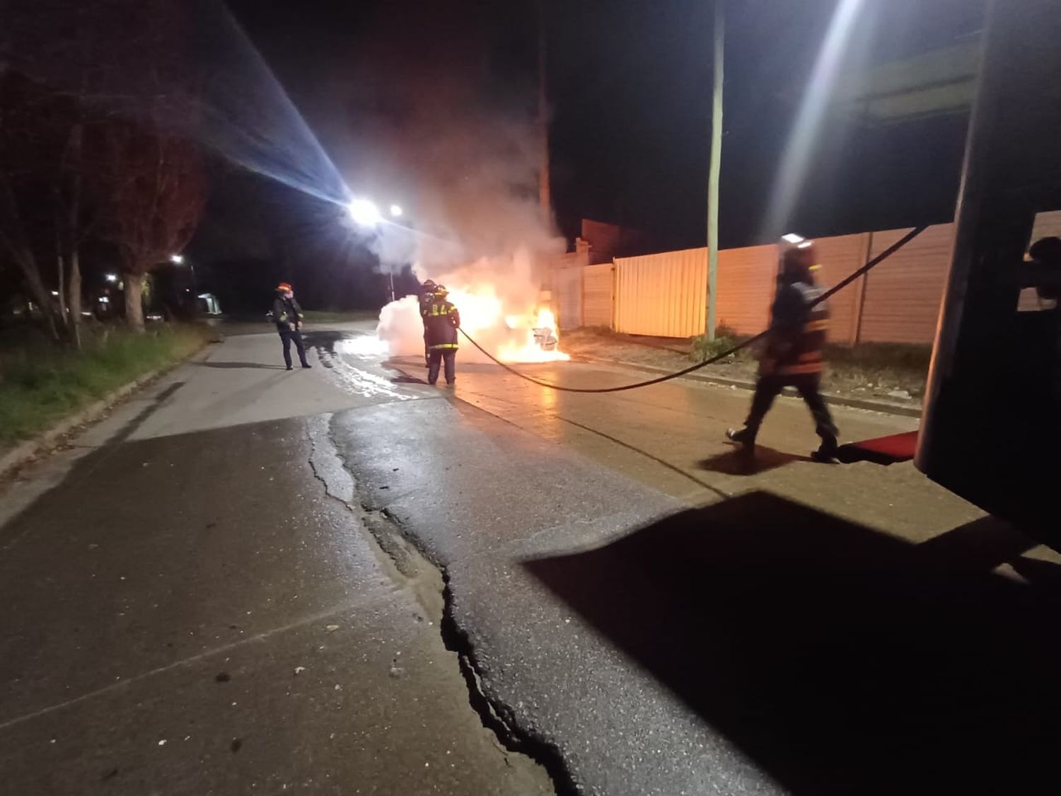 Incendio de vehículo en Mar del Plata: bomberos logró sofocar el fuego a tiempo