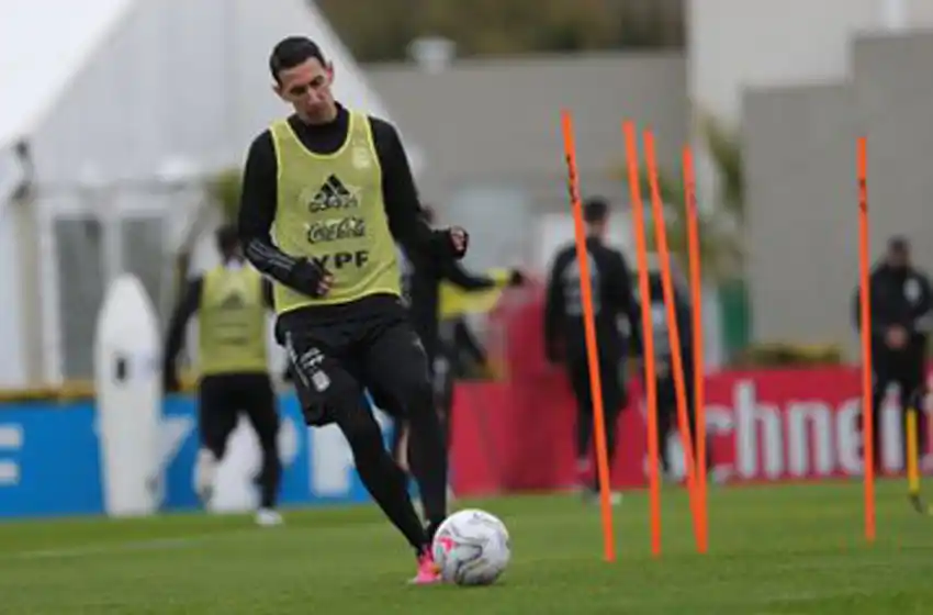 Scaloni evalúa poner línea de 3 para el duelo ante Uruguay