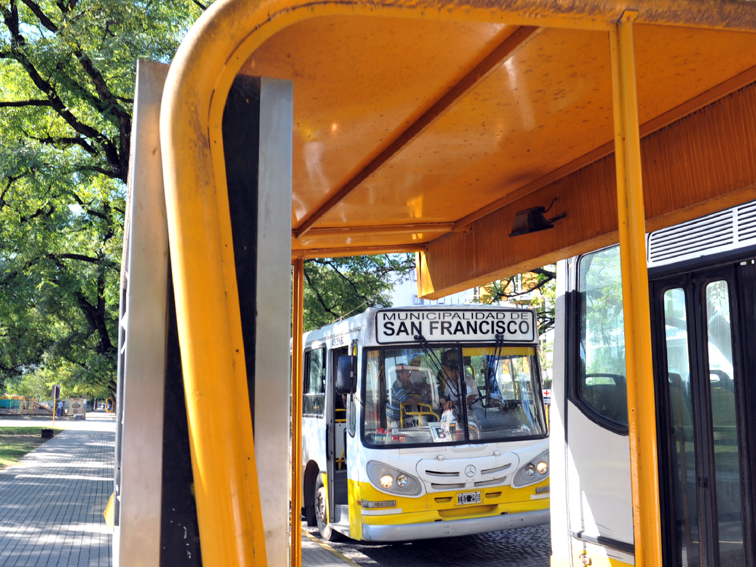Choferes del transporte urbano realizan medida de fuerza