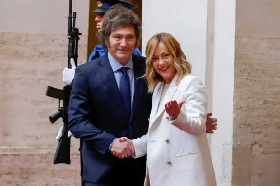 Milei llegó a la ciudad italiana de Bari en el marco de su visita a la cumbre de líderes del G7