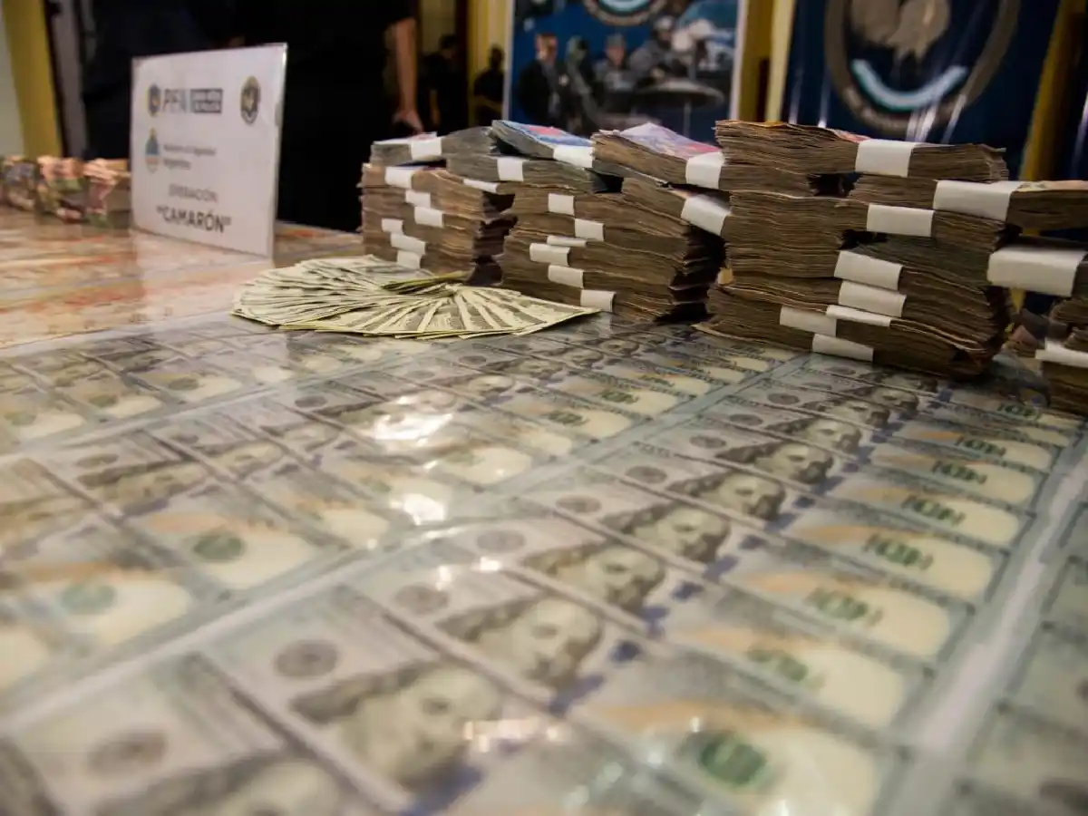 Detienen a una narcobanda integrada por barras de Boca y secuestran 60 kilos de droga y un arsenal