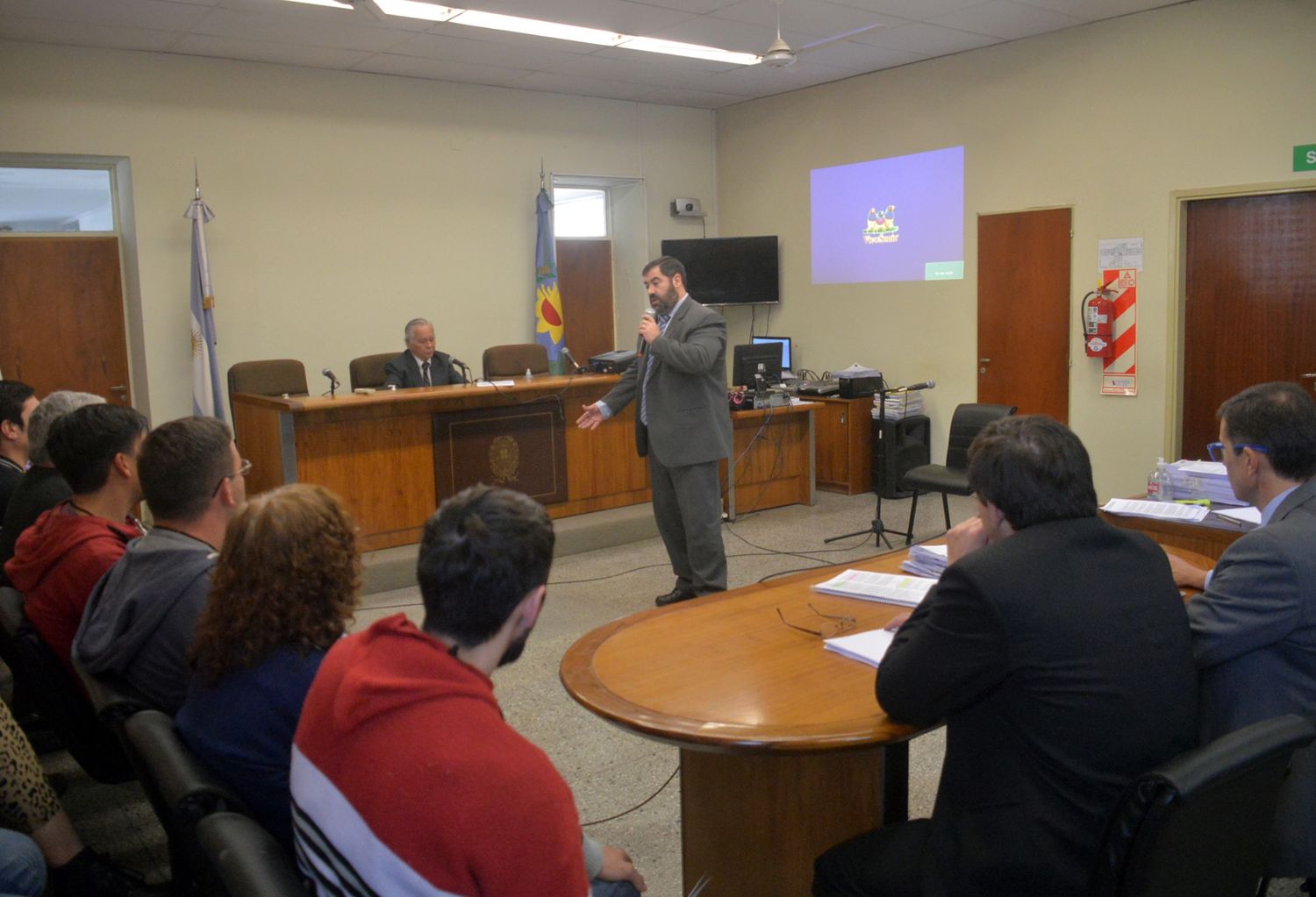 Un jurado popular sorprendió con su veredicto y tres acusados de abusos recuperaron su libertad